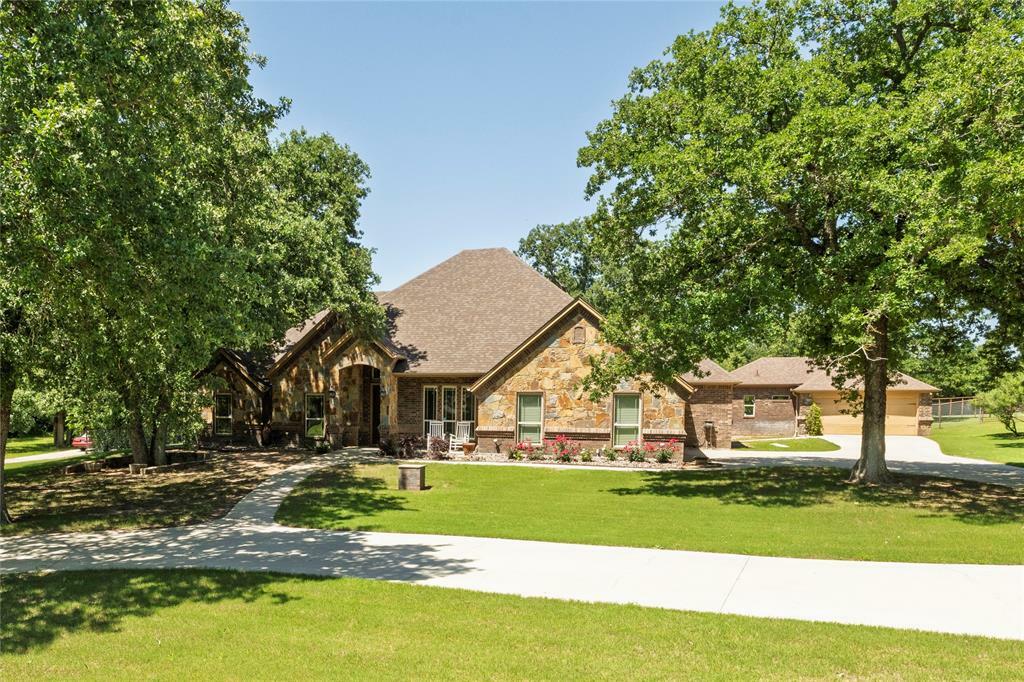 Property Photo: 196 Ellis Creek Drive TX 76085