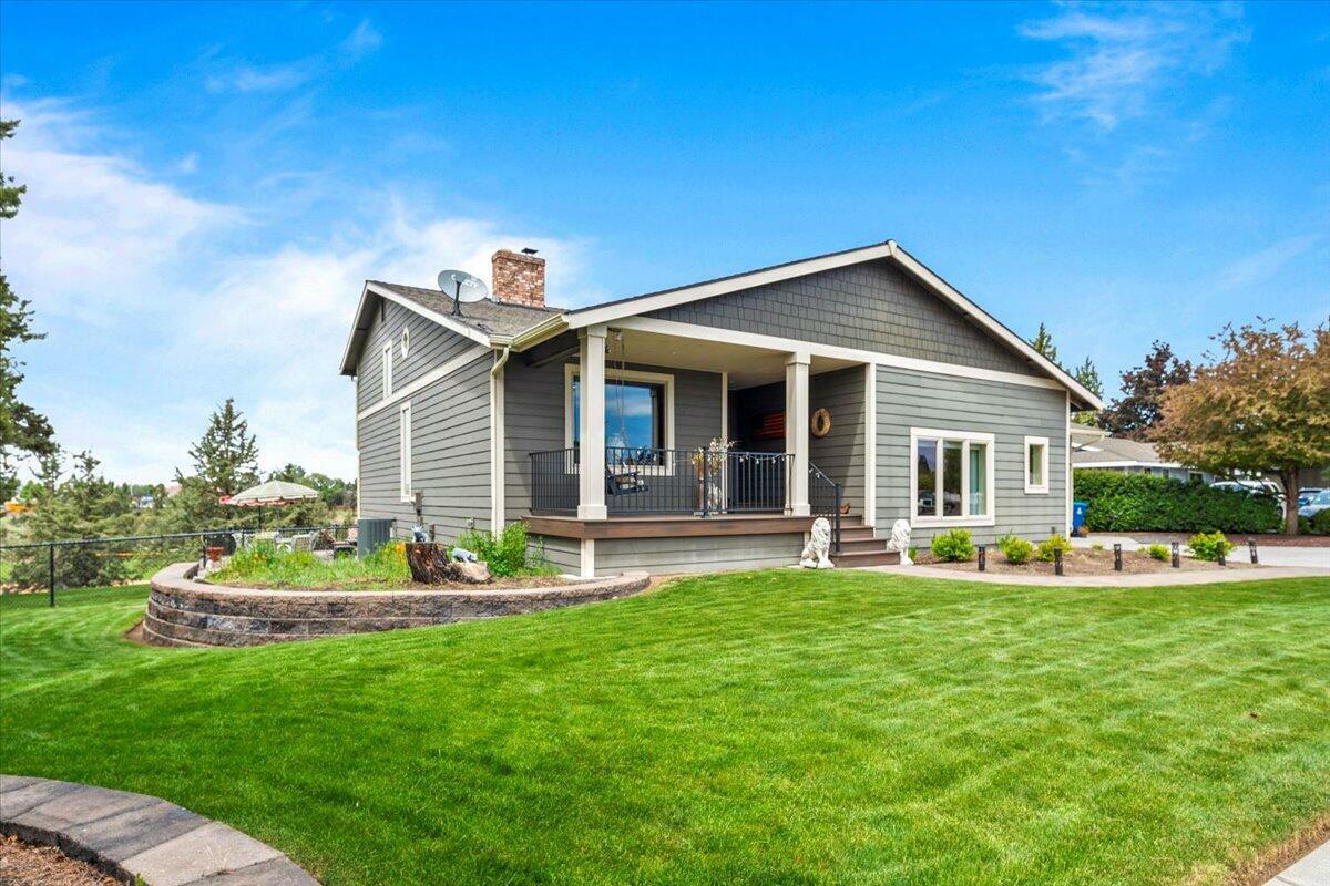 Property Photo: 1725 SW Parkway Drive OR 97756