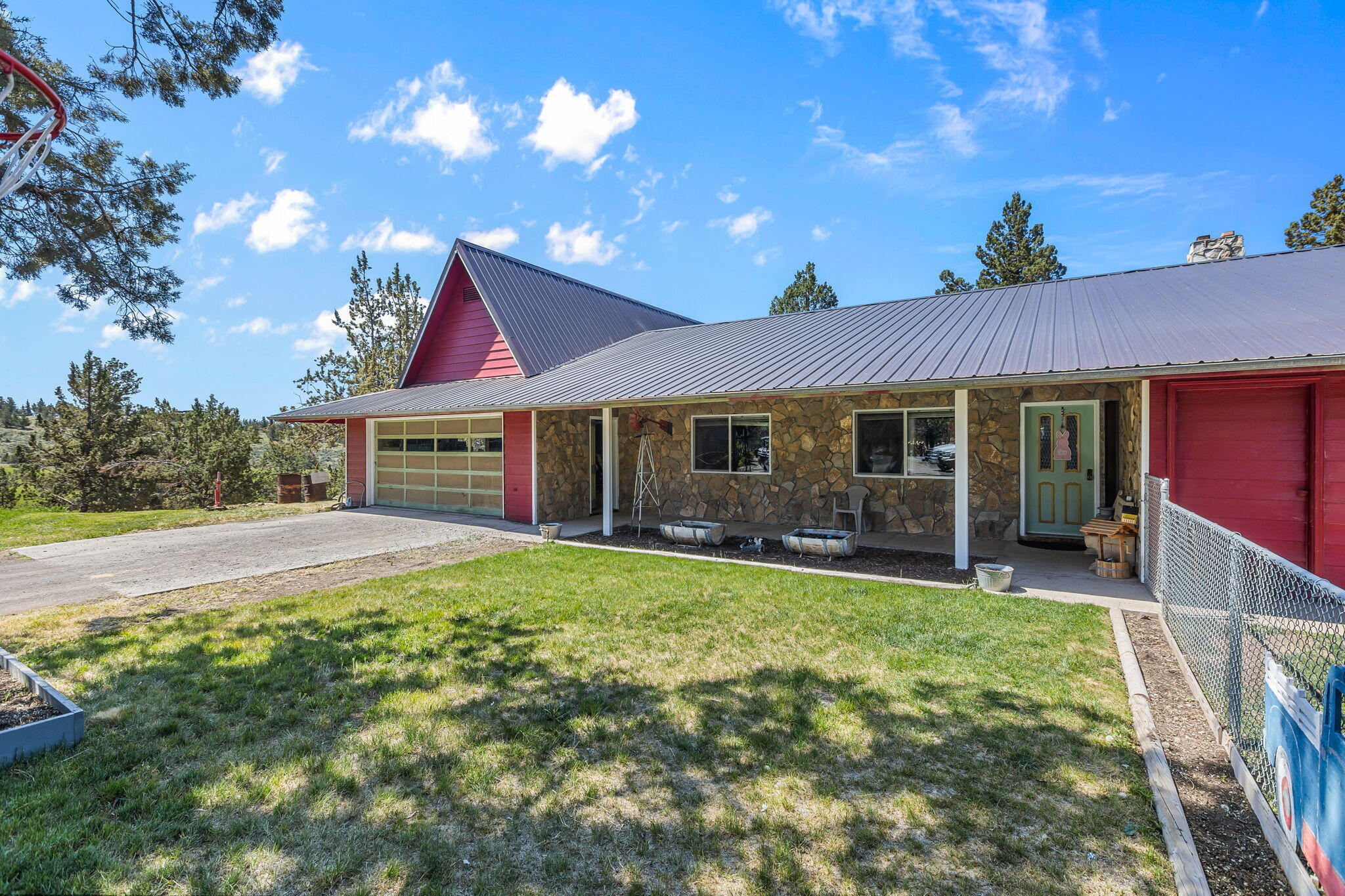 Property Photo: 8010 NW Marilyn Way OR 97754