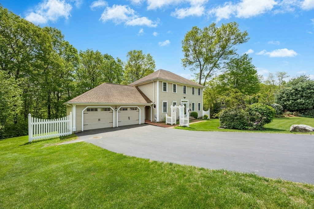 Property Photo: 19 Steppingstone Dr MA 01520