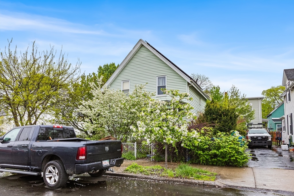 Property Photo:  44 Elmwood Ave  MA 01905 