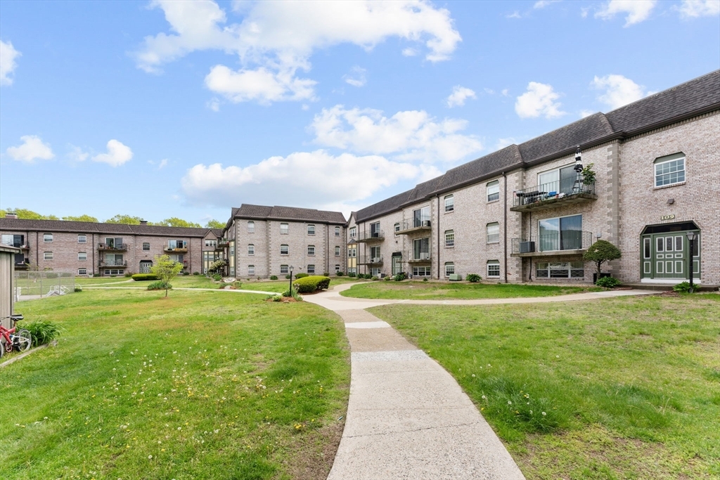 Property Photo:  108 Oak Ln 3  MA 02301 