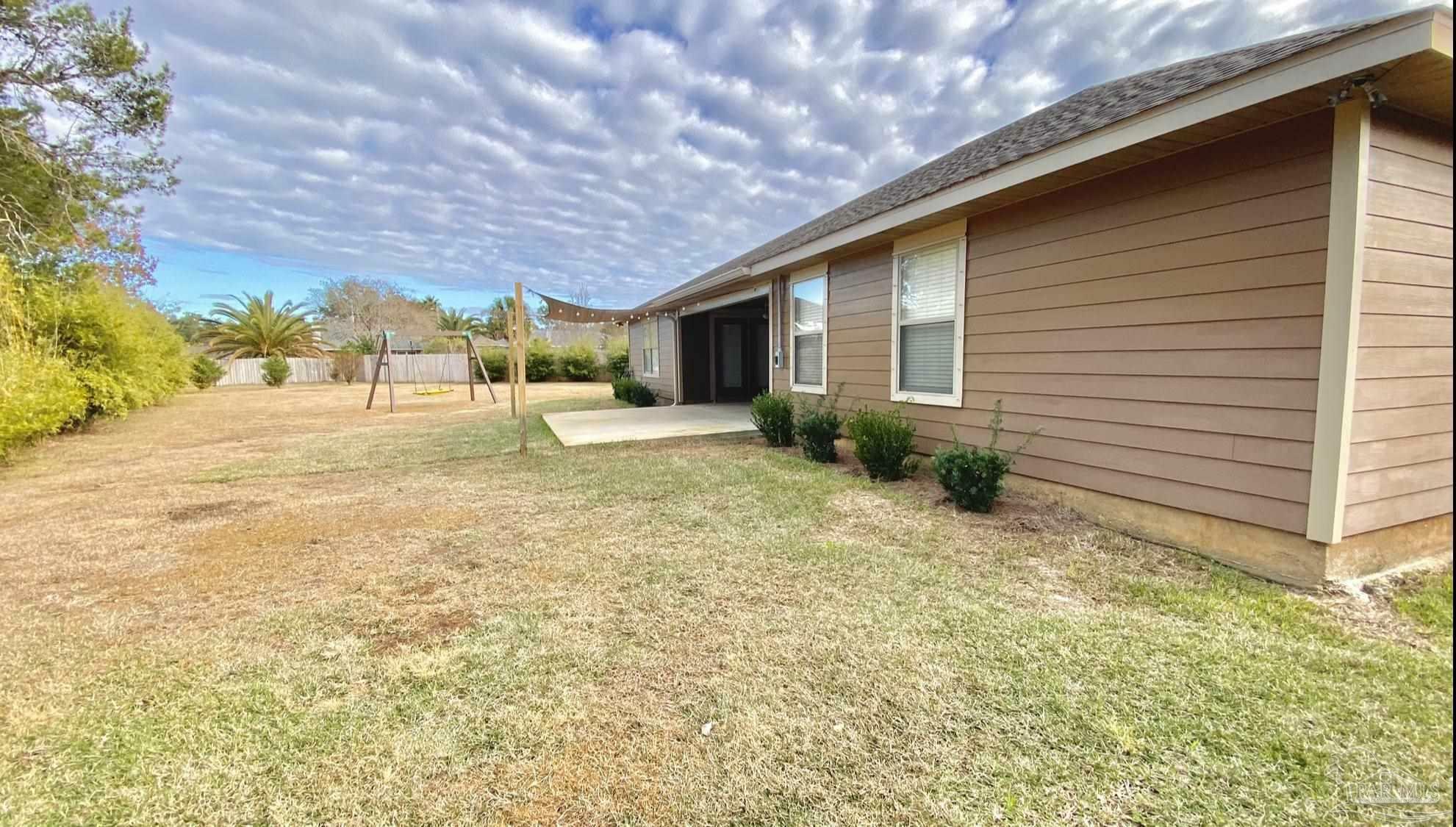 Property Photo: 2775 Lakes Edge Ln FL 32566