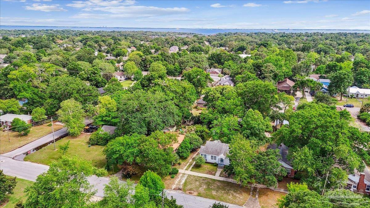 Property Photo: 1715 E Bobe St FL 32503