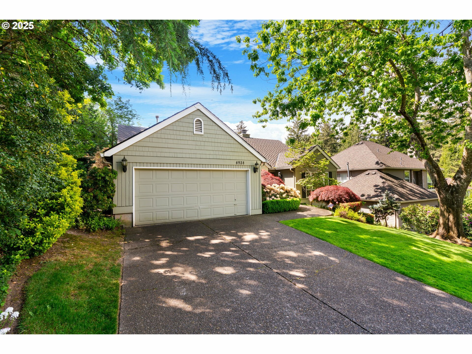 Property Photo: 4938 SW Orchard Ln OR 97219