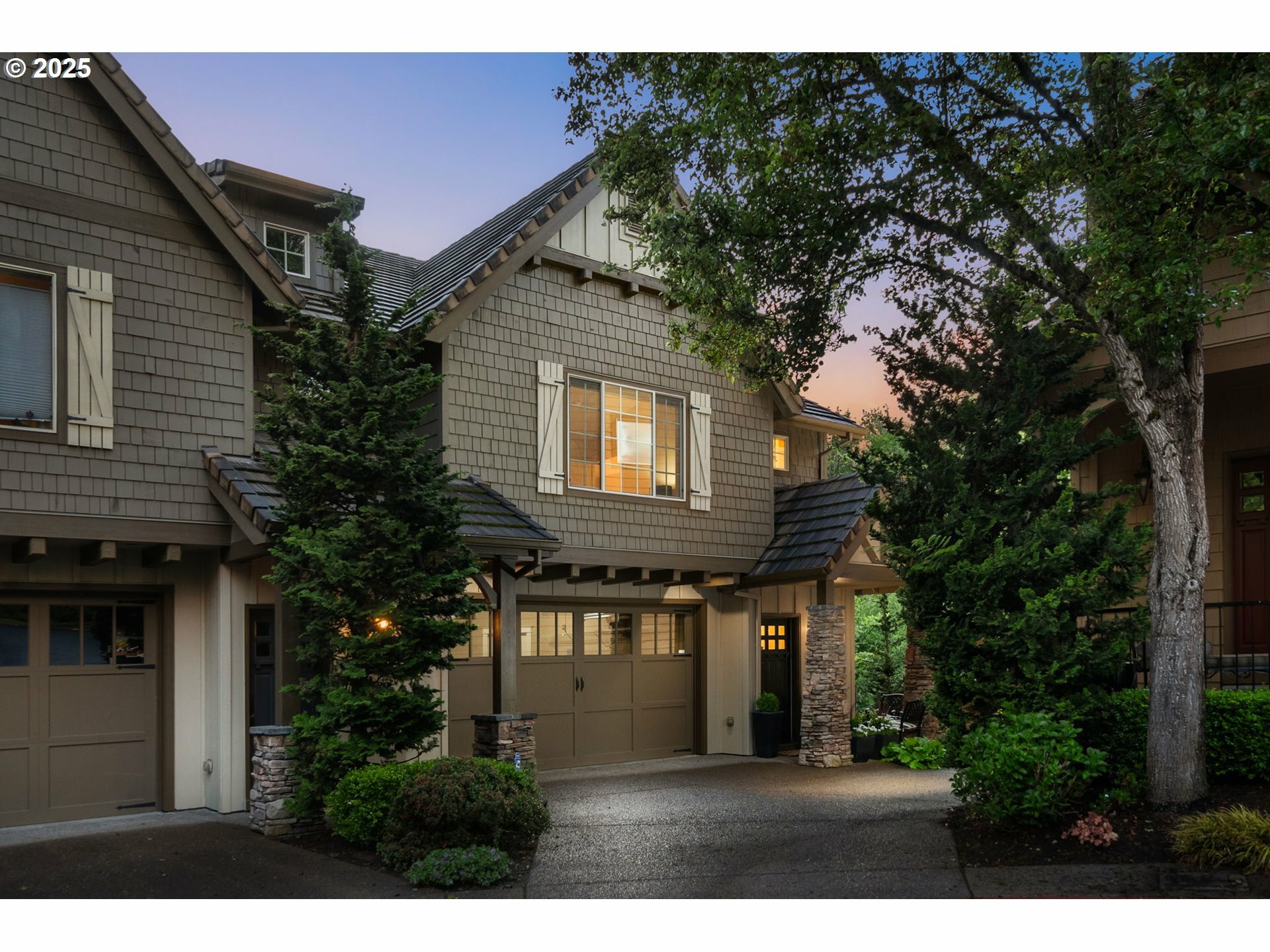 Property Photo: 2077 NW Village Cir OR 97229