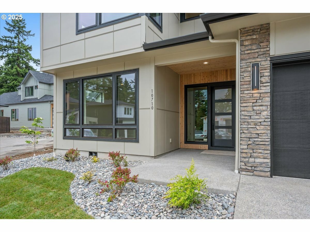Property Photo: 10710 SE 13th Cir WA 98664