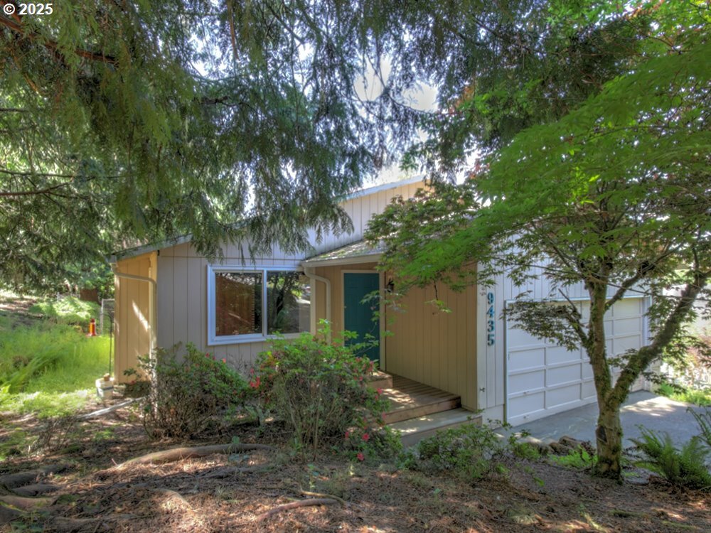 Property Photo: 9435 SW 53rd Ave OR 97219