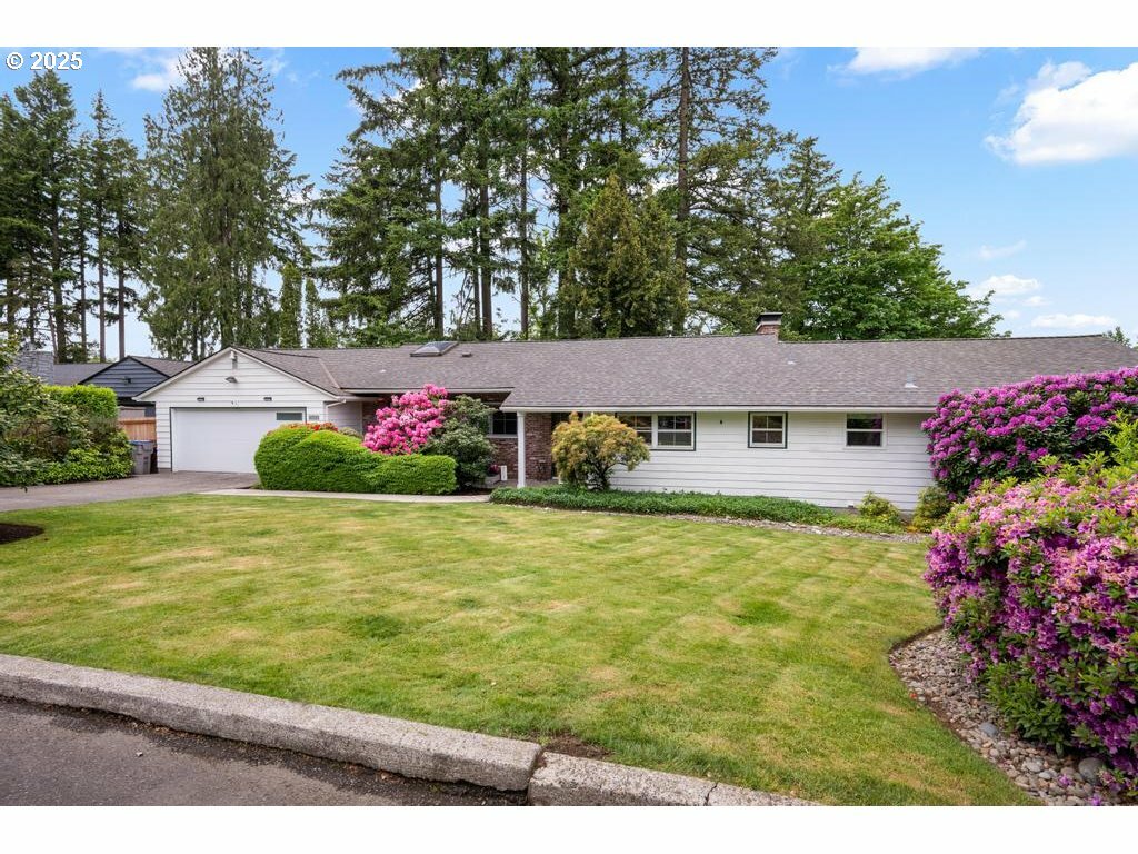 Property Photo: 2555 SW 106th Ave OR 97225