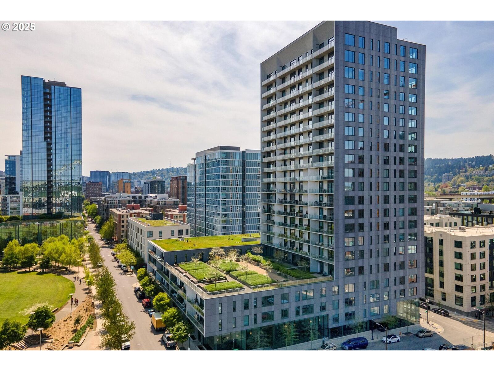 Property Photo:  1150 NW Quimby St 1106  OR 97209 