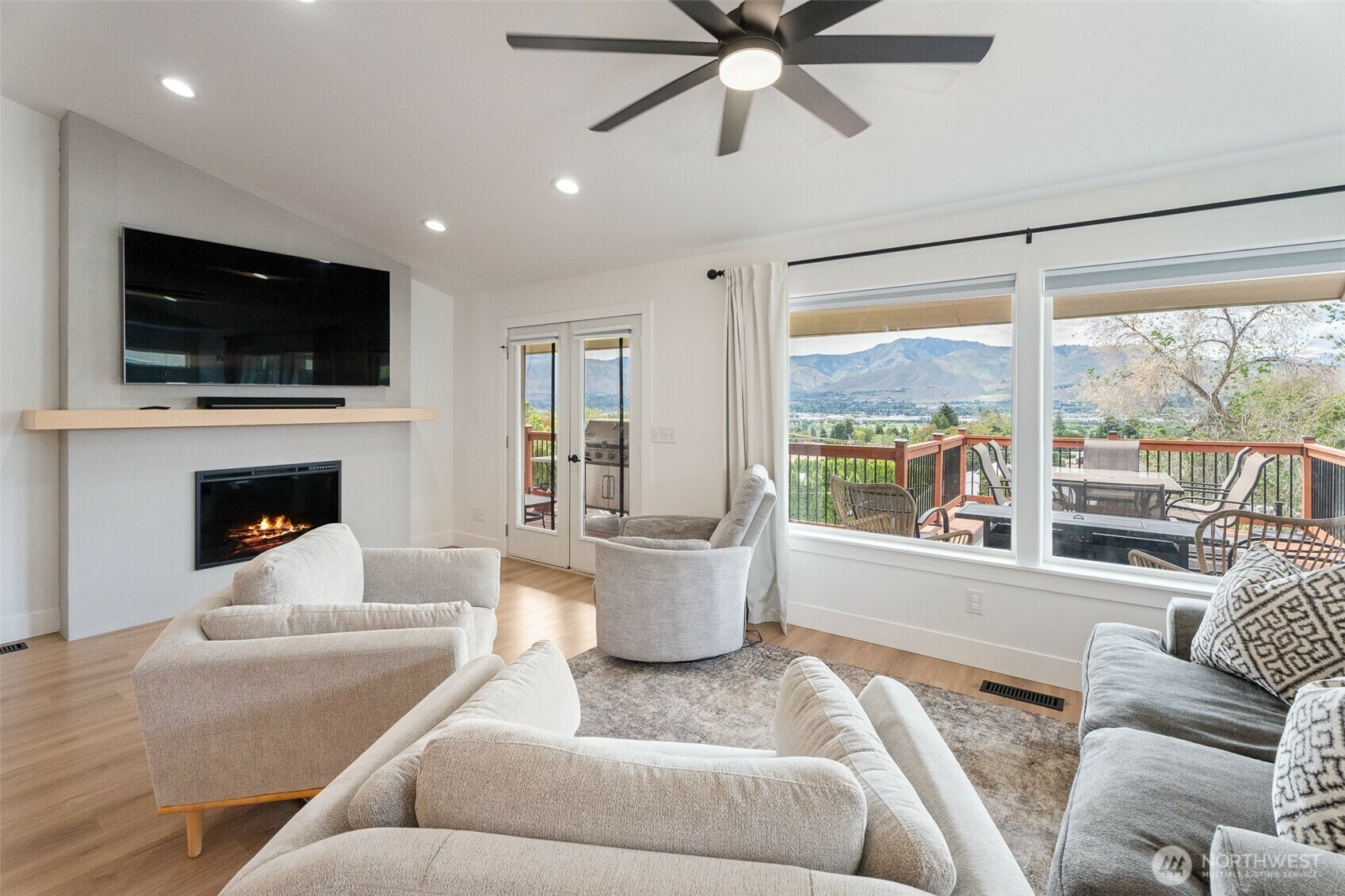Property Photo: 2707 Angel Lane WA 98802