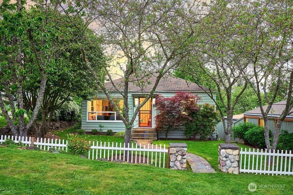 Property Photo: 4124 SW 104th Street WA 98146
