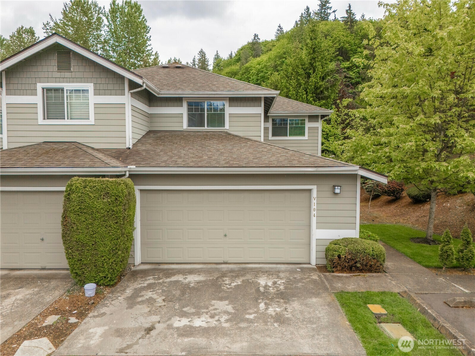 Property Photo: 15150 140th Way SE V104 WA 98058