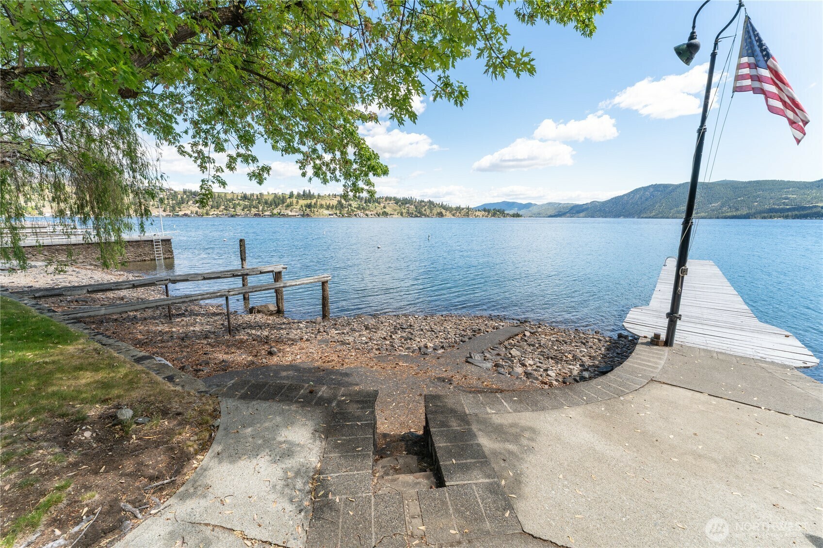 Property Photo: 11194 S Lakeshore Road WA 98816