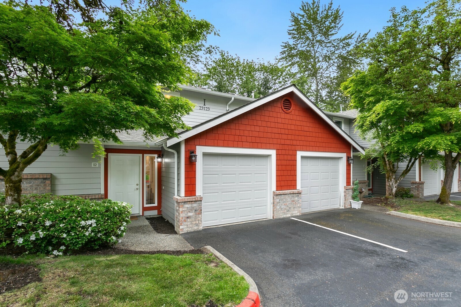 Property Photo: 23123 15th Avenue SE I2 WA 98021