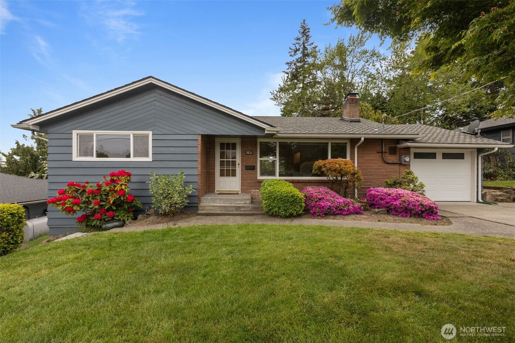 3811 SW 105th Street  Seattle WA 98146 photo