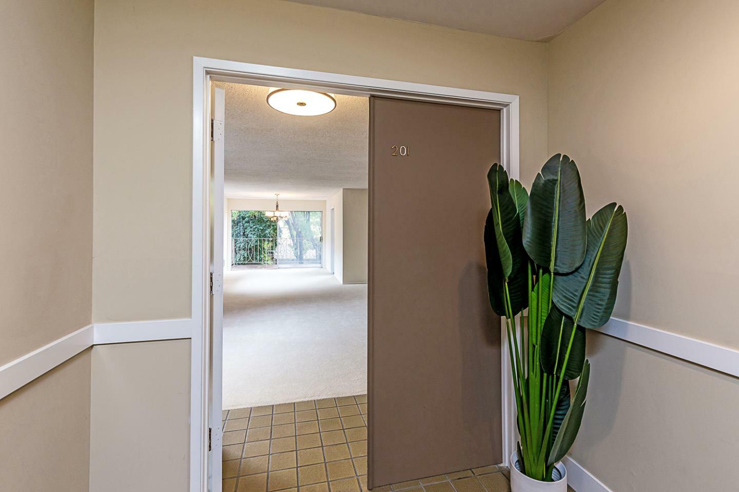 Property Photo: 1121 Douglas Avenue 201 CA 94010