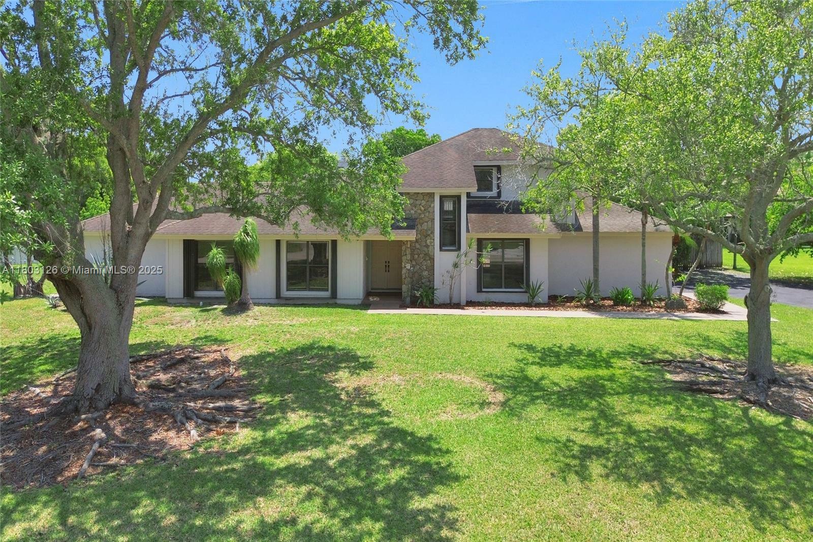 Property Photo: 14940 SW 164th Ter FL 33187