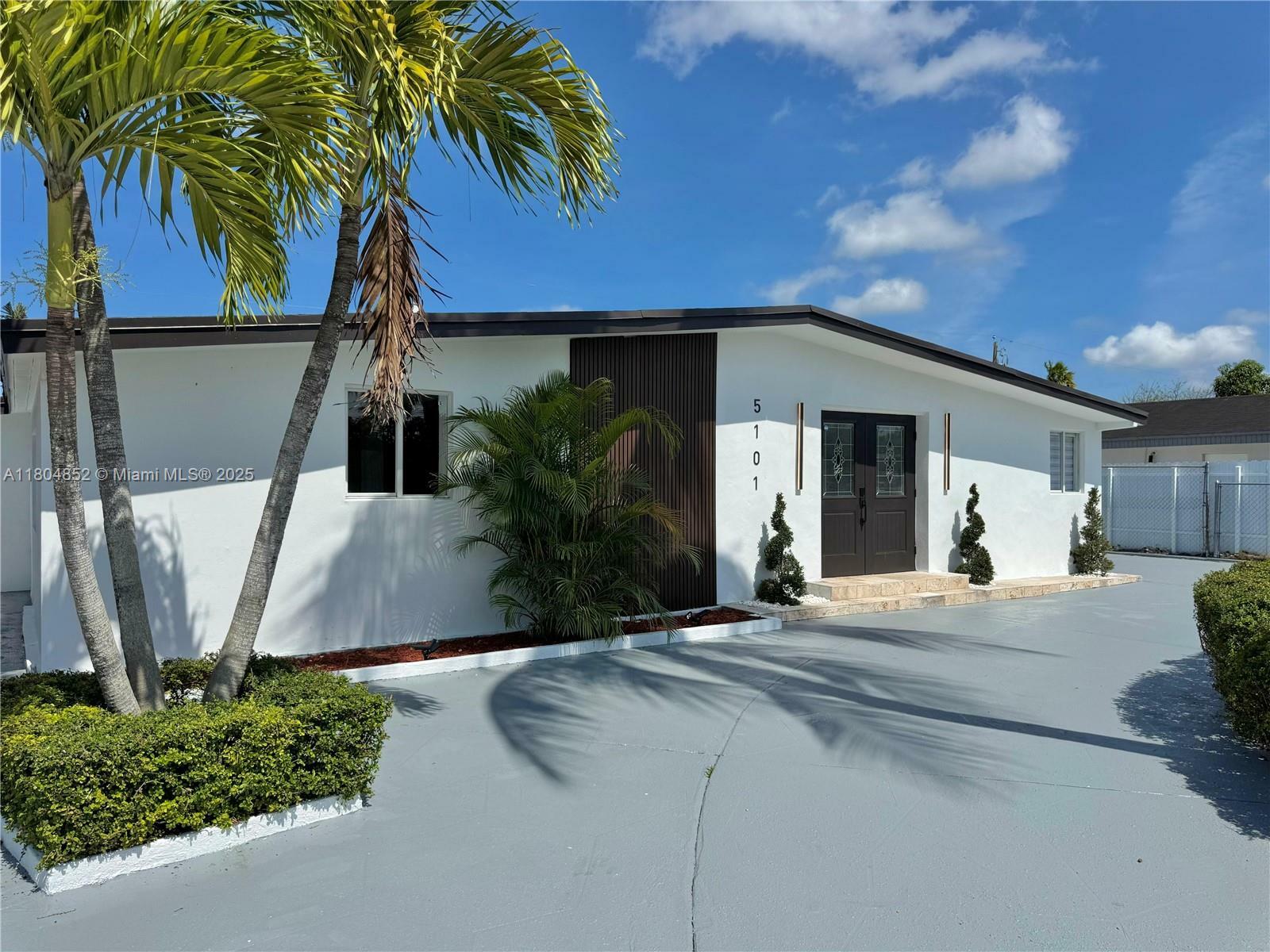 5101 SW 112th Pl  Miami FL 33165 photo