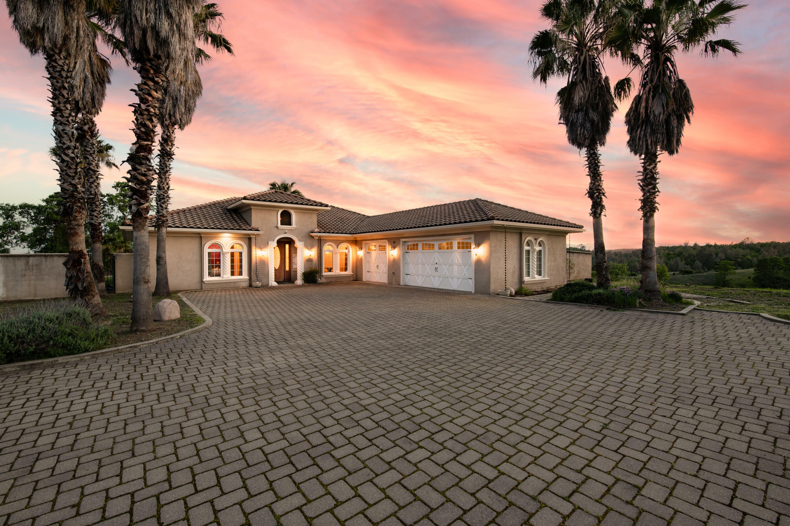4684 Oak Glen Drive  Redding CA 96001 photo