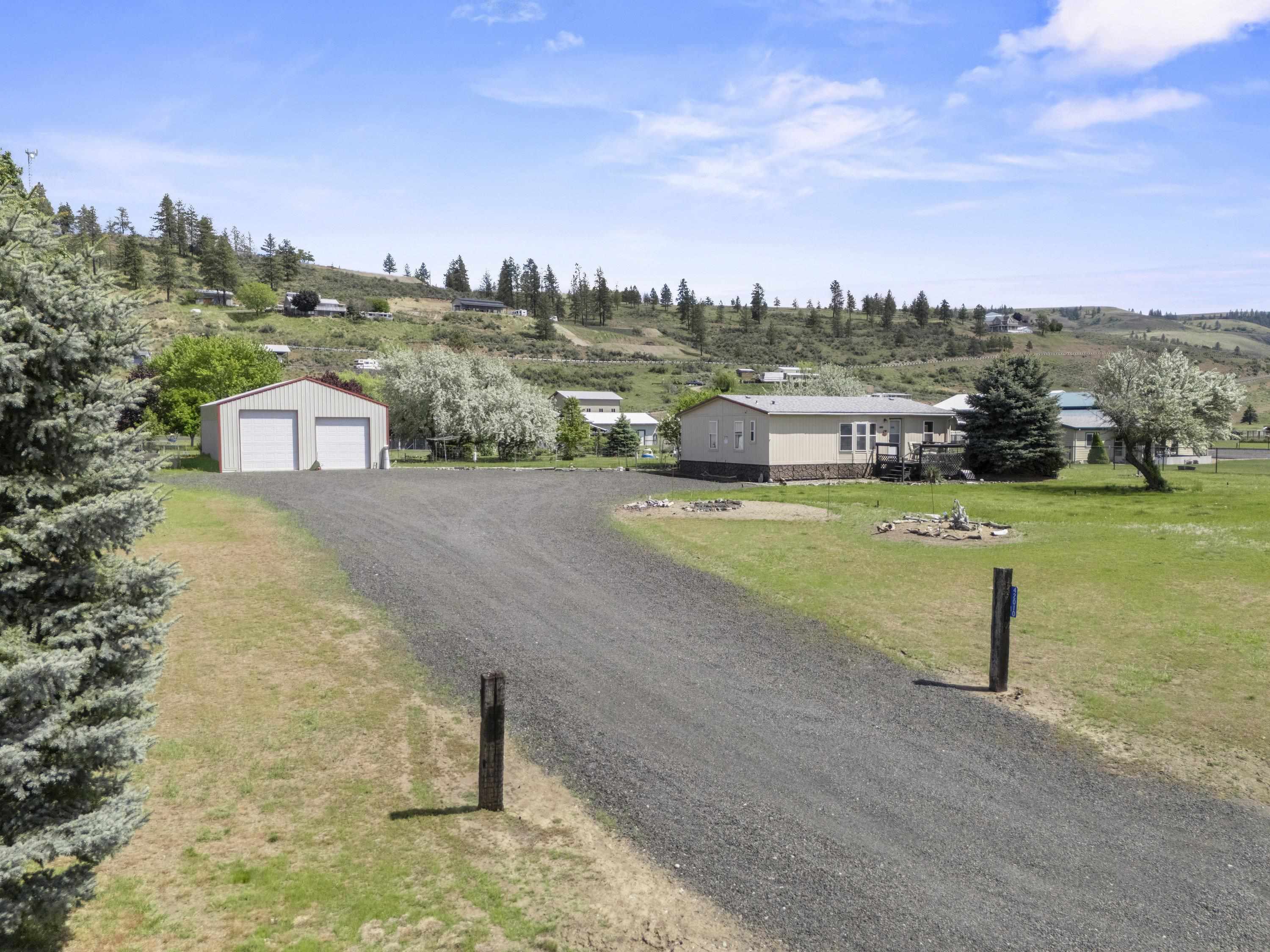 Property Photo: 42010 Quail Run N Rd WA 99122