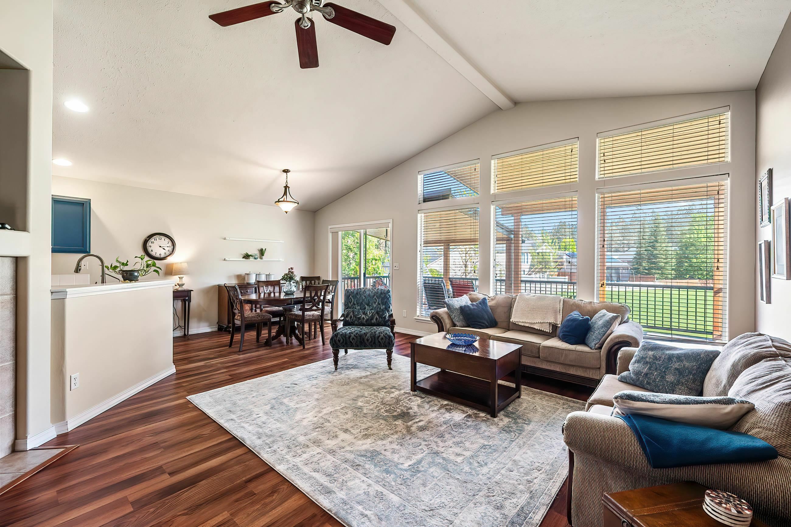 Property Photo: 16020 N Gleneden Dr WA 99208