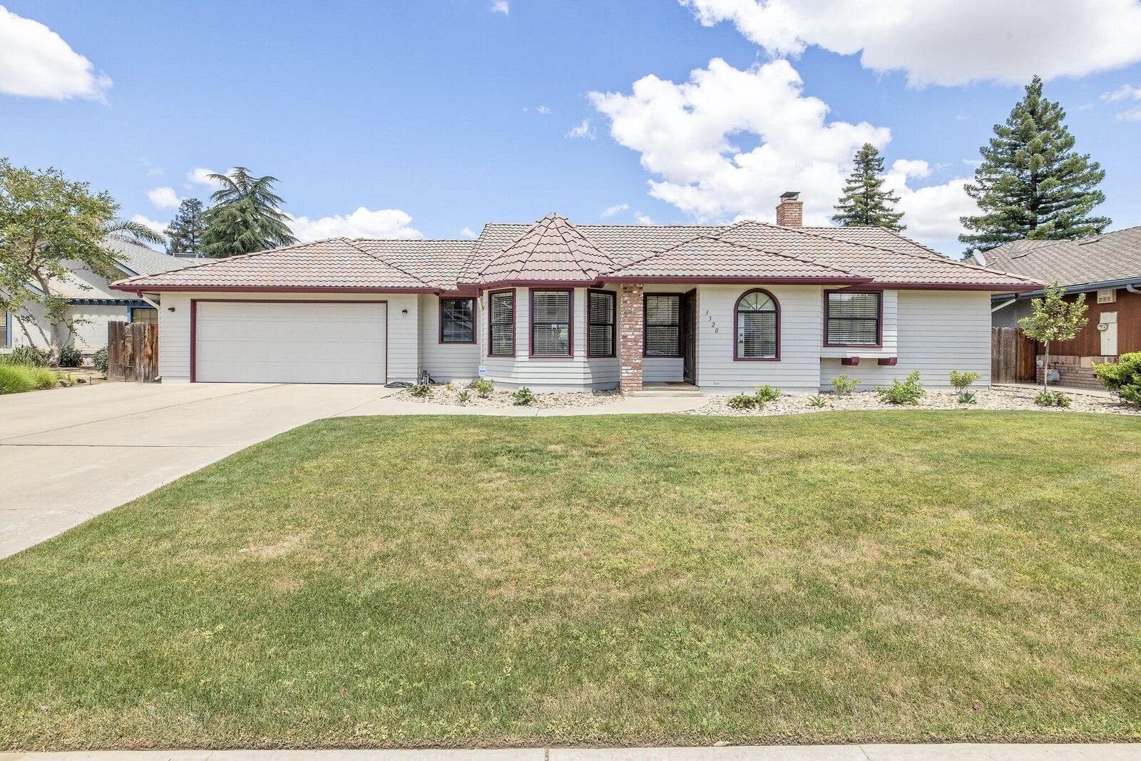 Property Photo: 3320 W Victor Court CA 93277