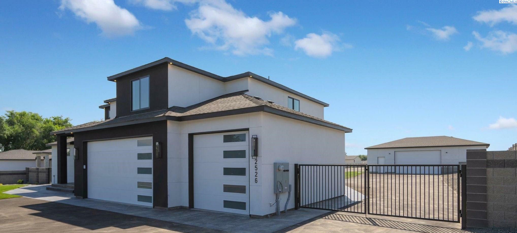 Property Photo: 2526 N Road 57 WA 99301