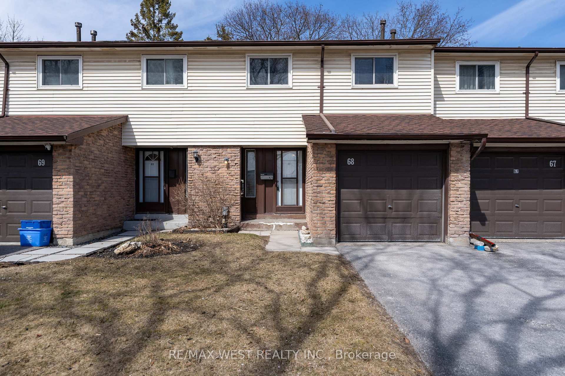 Property Photo: 222 Pearson Street 68 ON L1G 7C6