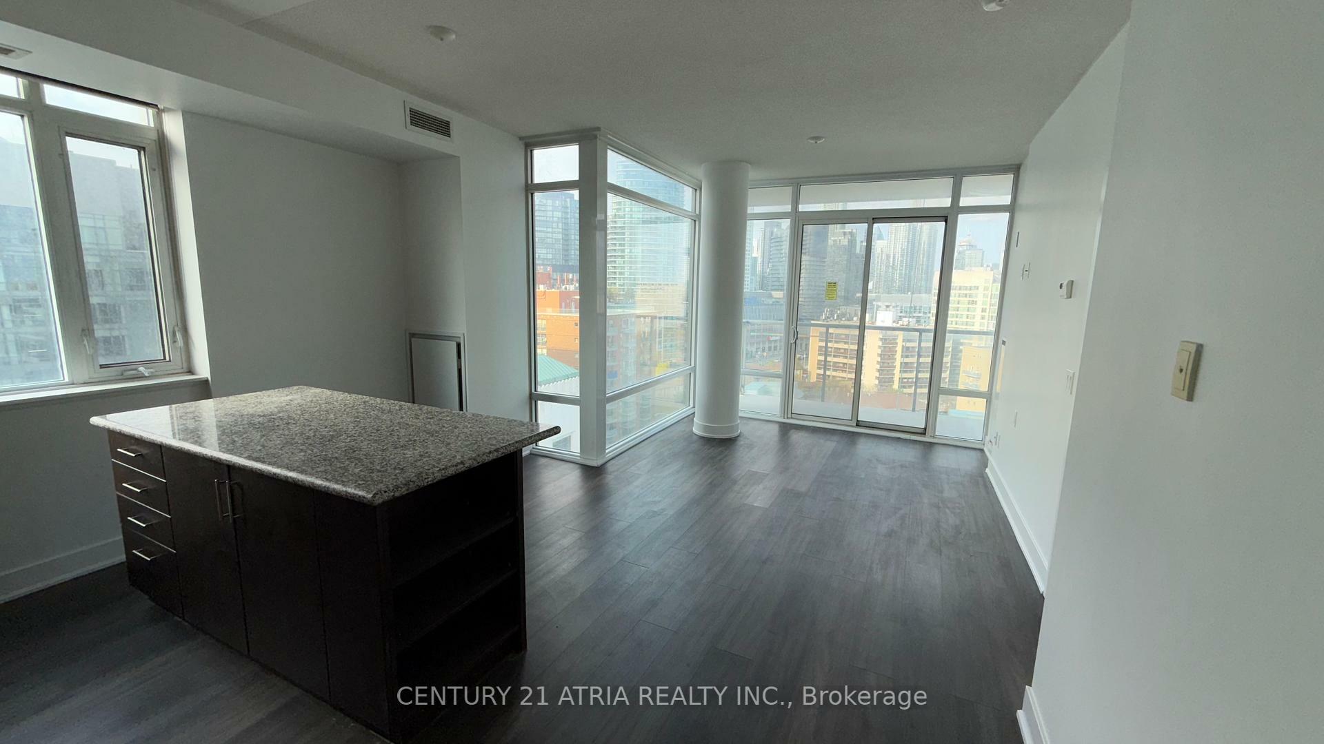 Photo de la propriété: 90 Stadium Road 1407 ON M5V 3W5
