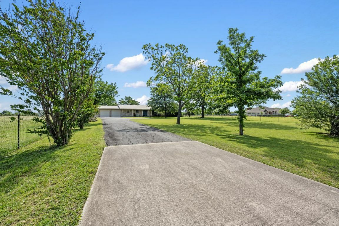 Property Photo: 401 Patriot Way TX 78626