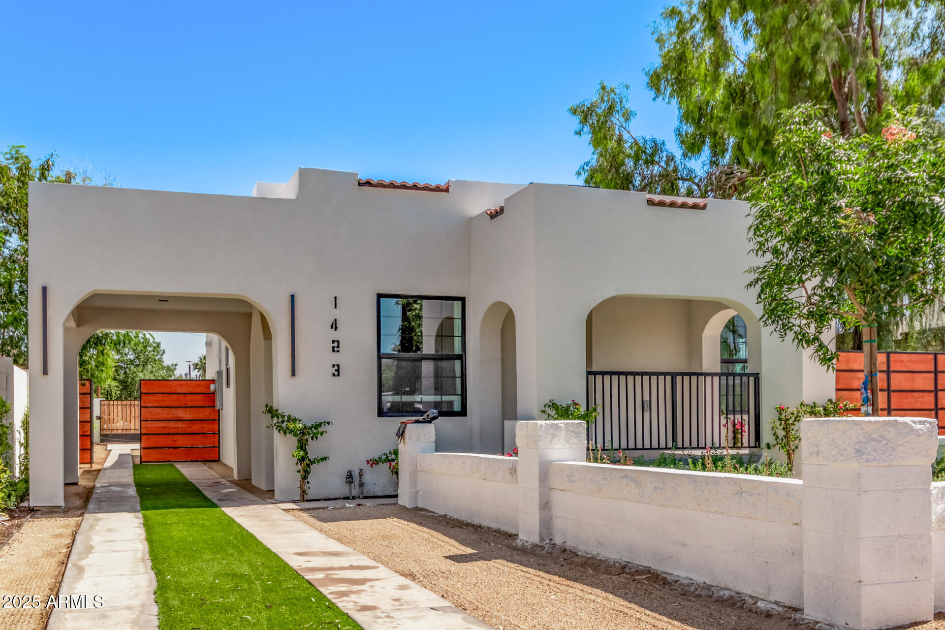 Property Photo:  1423 E Pierce Street  AZ 85006 