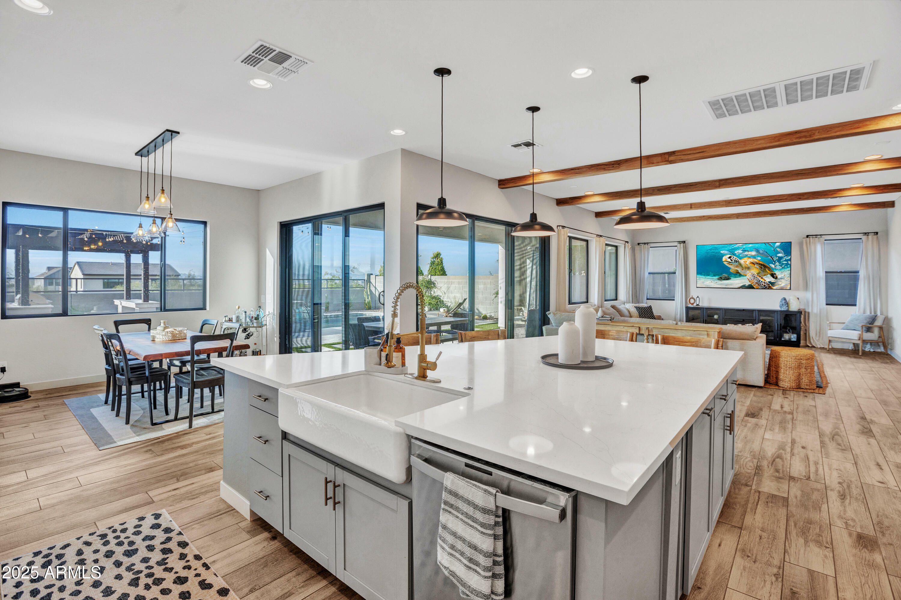 Property Photo: 826 E Buist Avenue AZ 85042