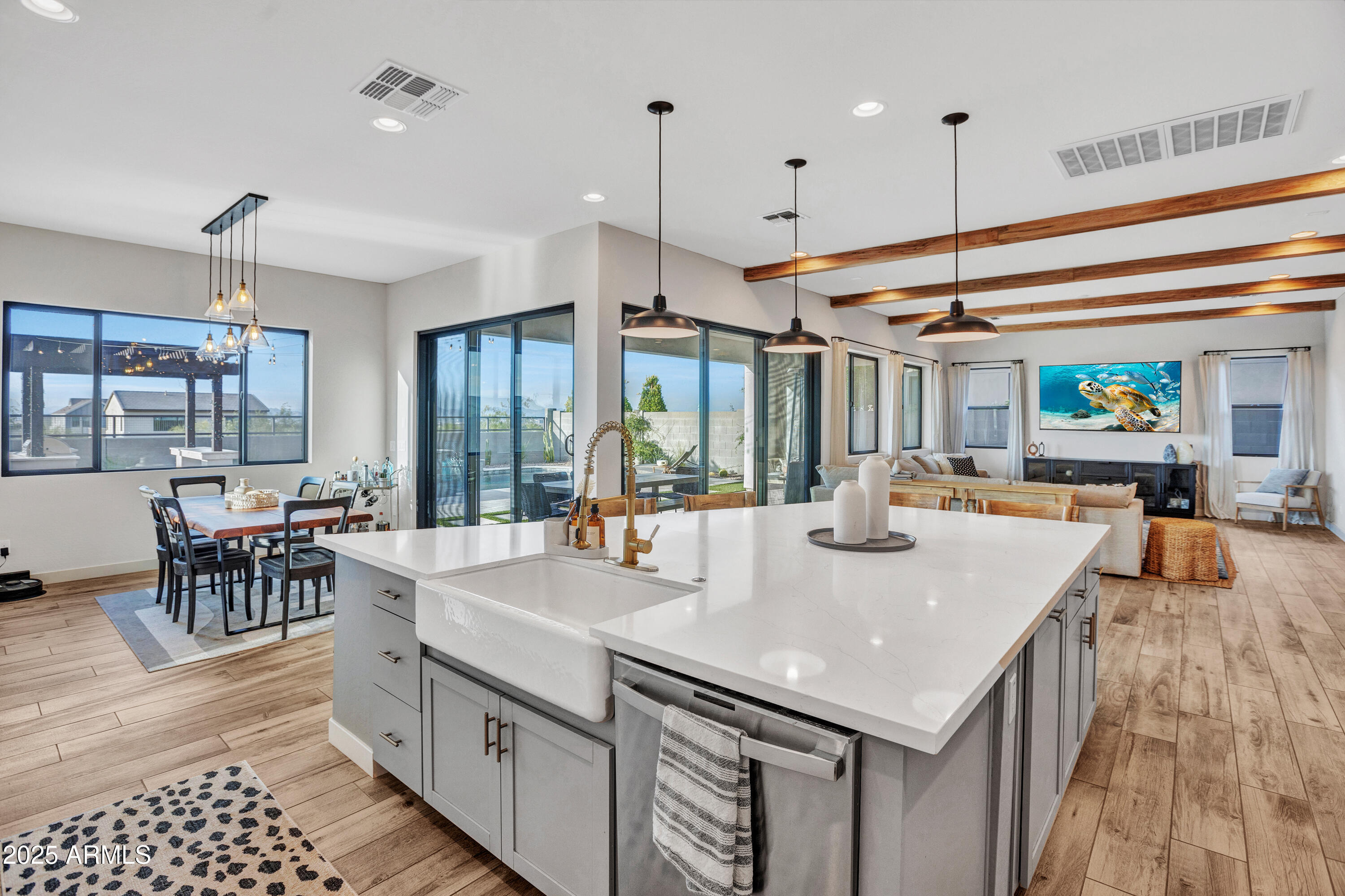 Property Photo: 826 E Buist Avenue AZ 85042