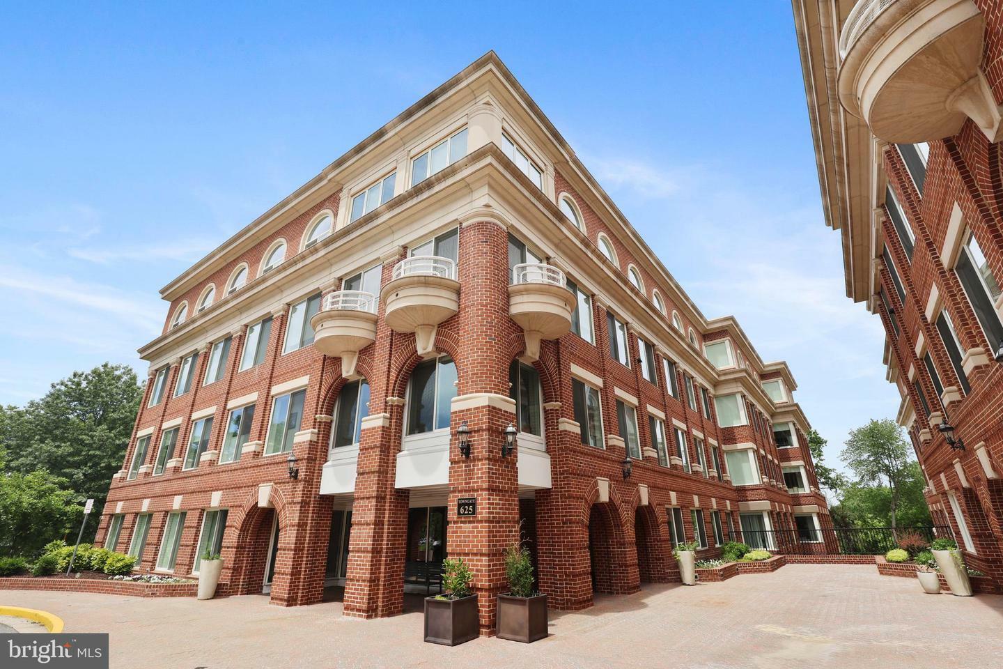 Property Photo: 625 Slaters Lane 407 VA 22314