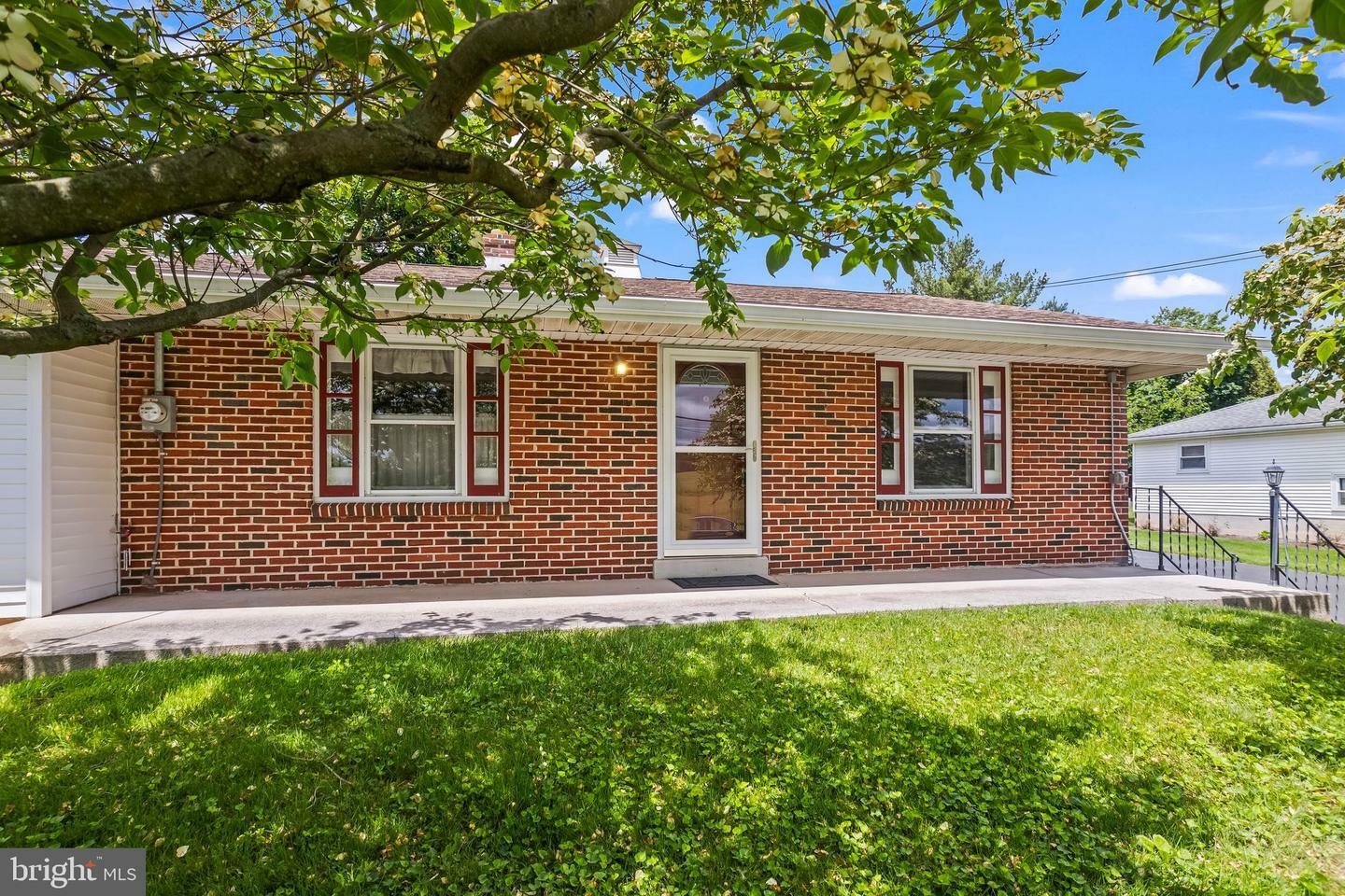 1739 Grove Street  Hummelstown PA 17036 photo