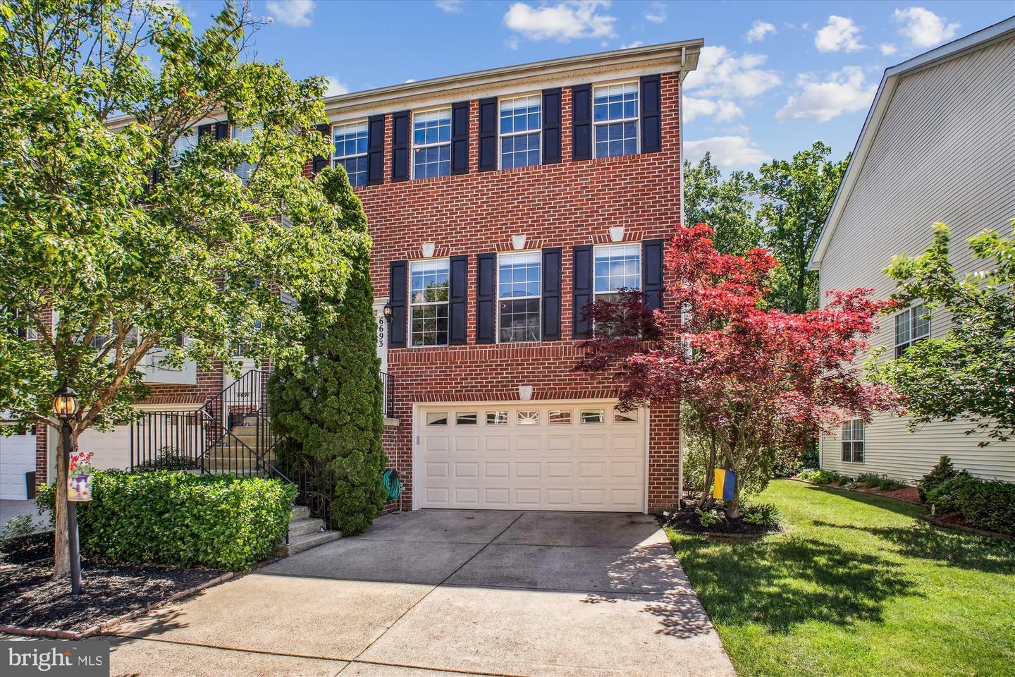 Property Photo: 6693 Ordsall Street VA 22315