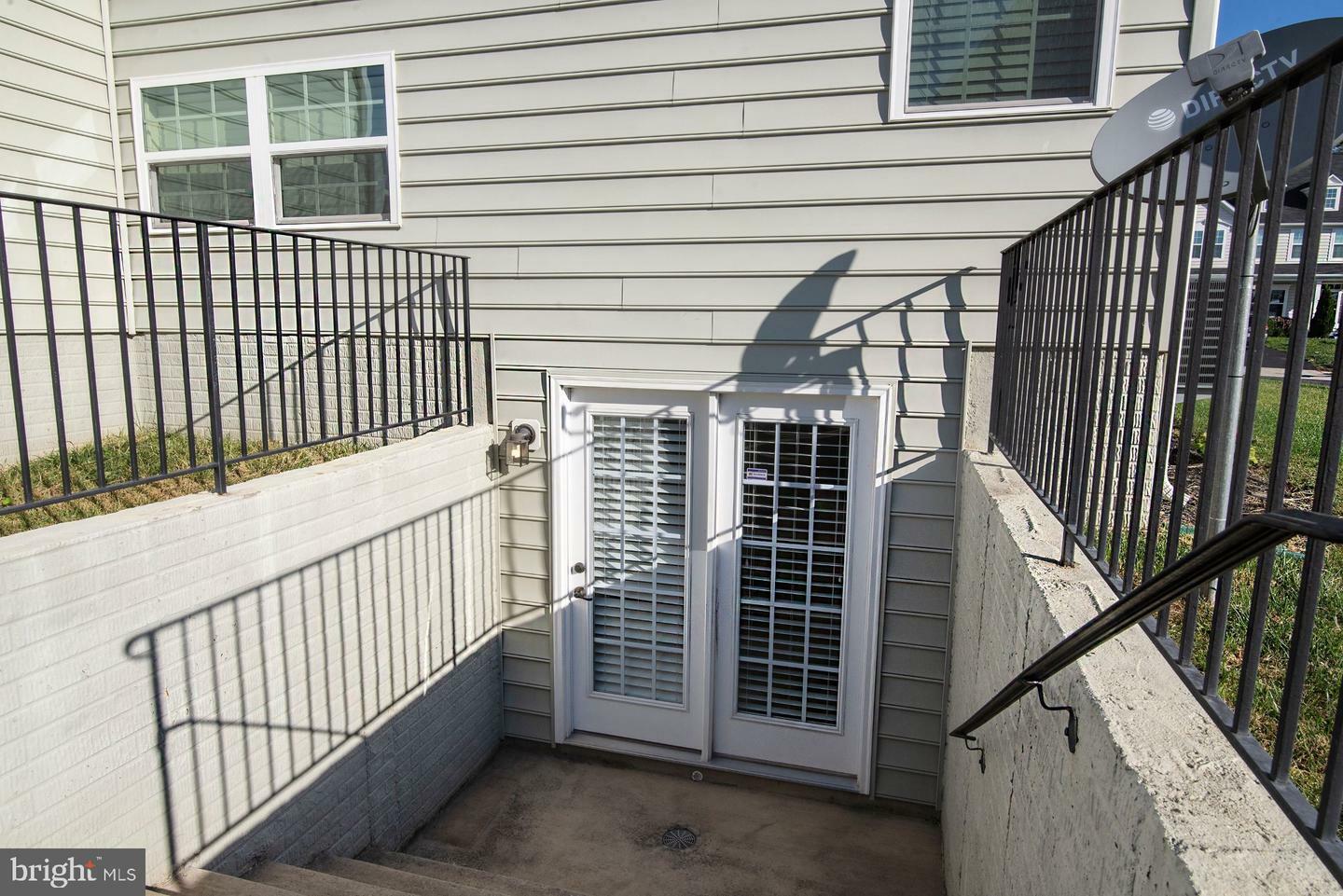 Property Photo: 12908 Hoadly Manor Drive VA 20112