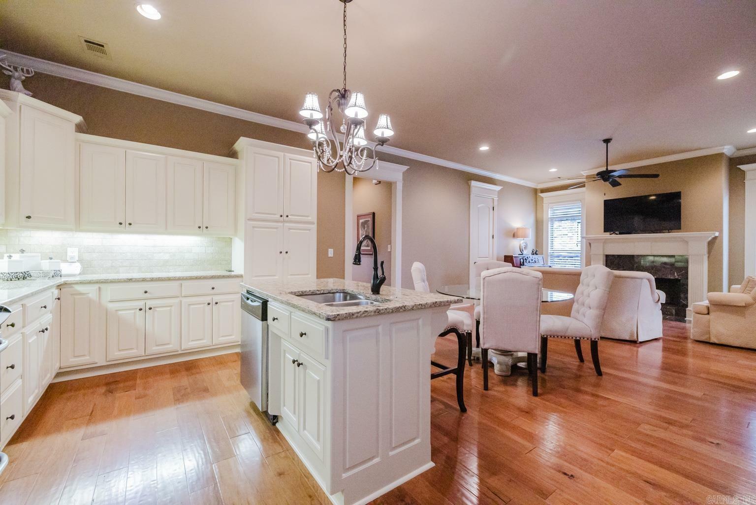 Property Photo: 29 Juniel Point AR 72211-2197