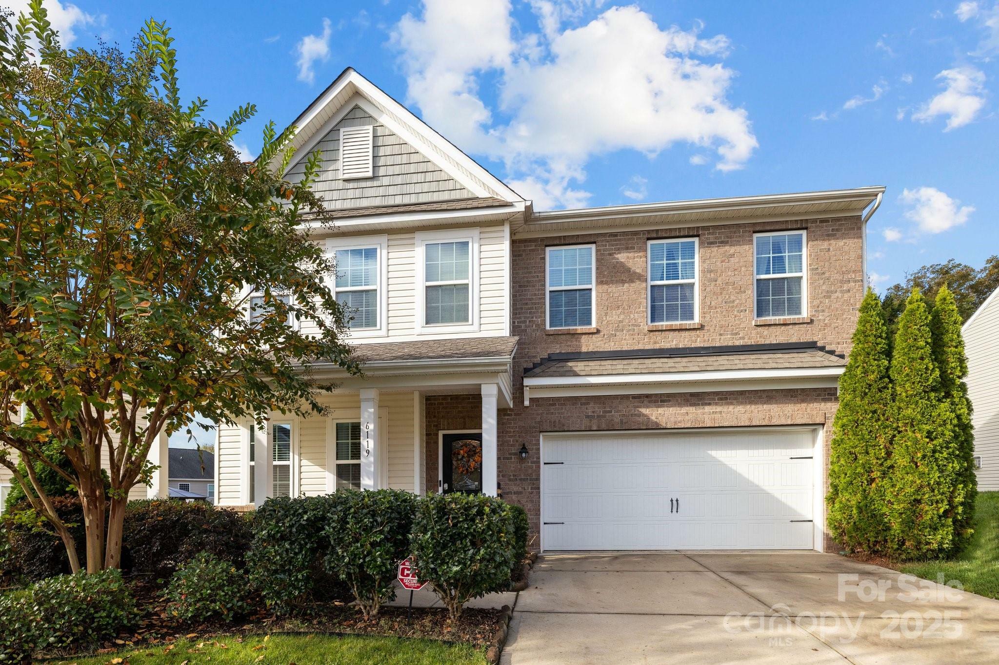 Property Photo: 6119 Castlecove Road NC 28278