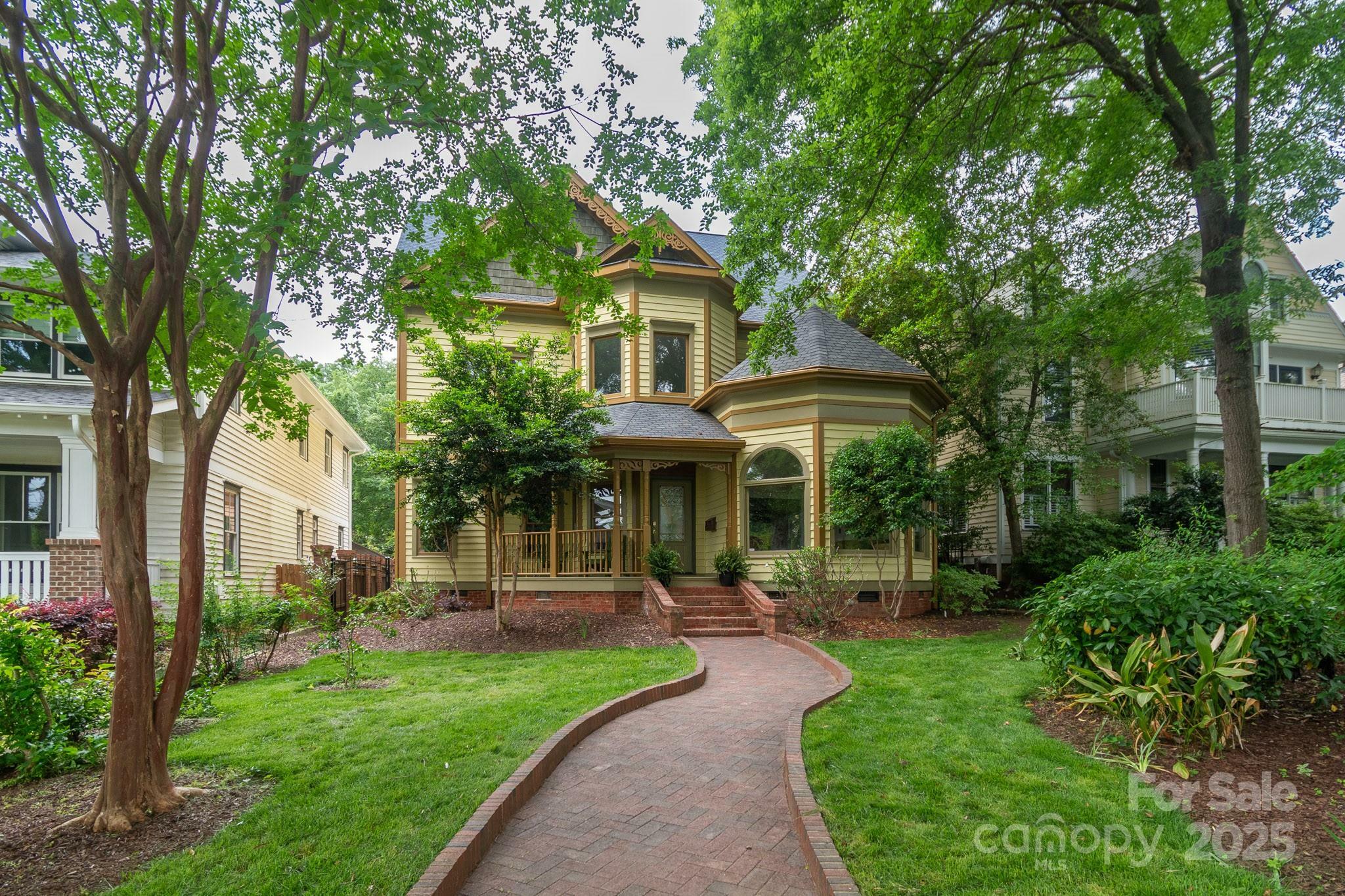 Property Photo: 416 E Park Avenue NC 28203