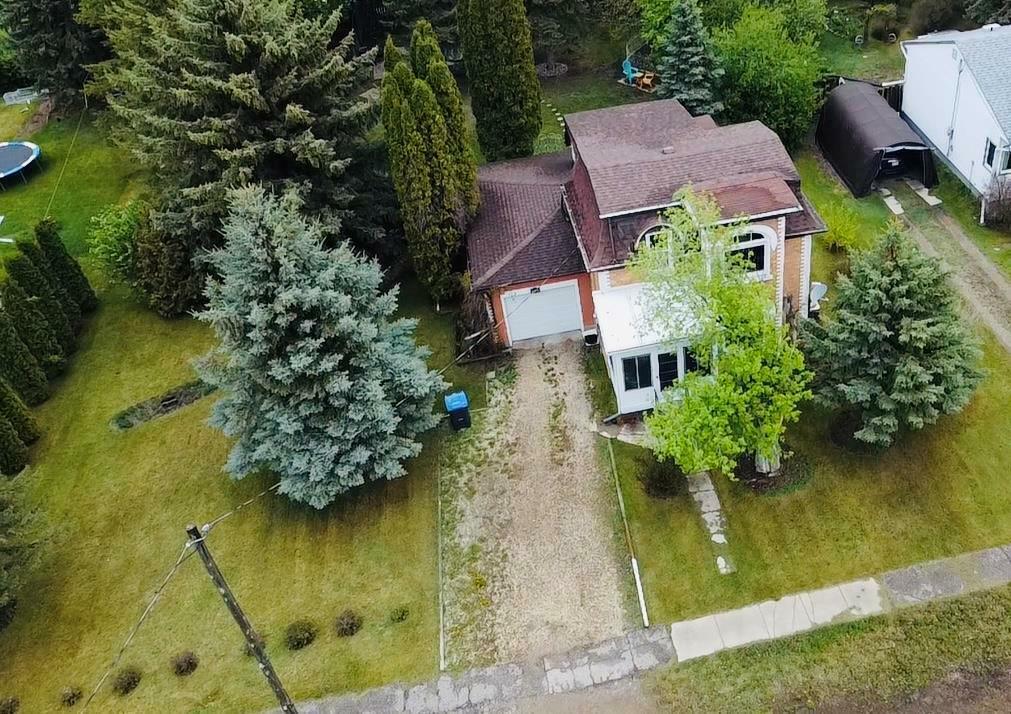 Property Photo: 607 River Avenue MB R0M 0X0