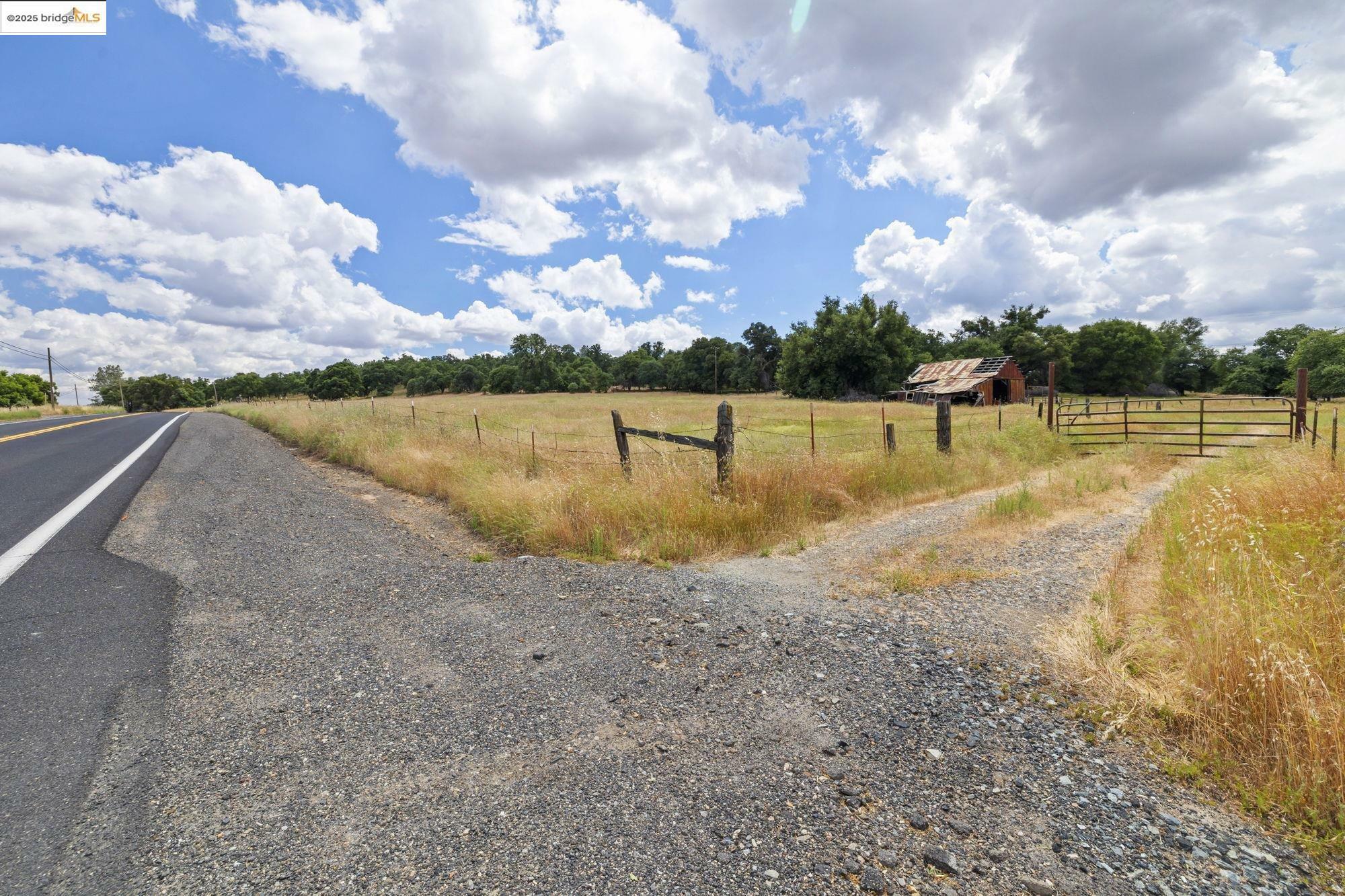 Property Photo: 8553 Montezuma Rd CA 95327