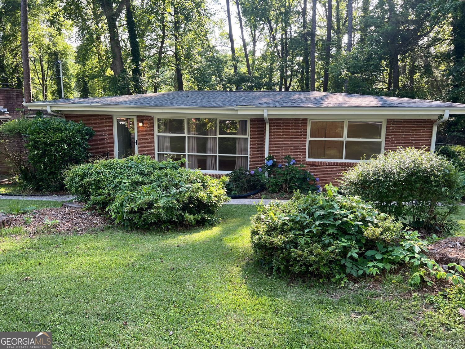 Property Photo: 1461 Alverado Way GA 30032
