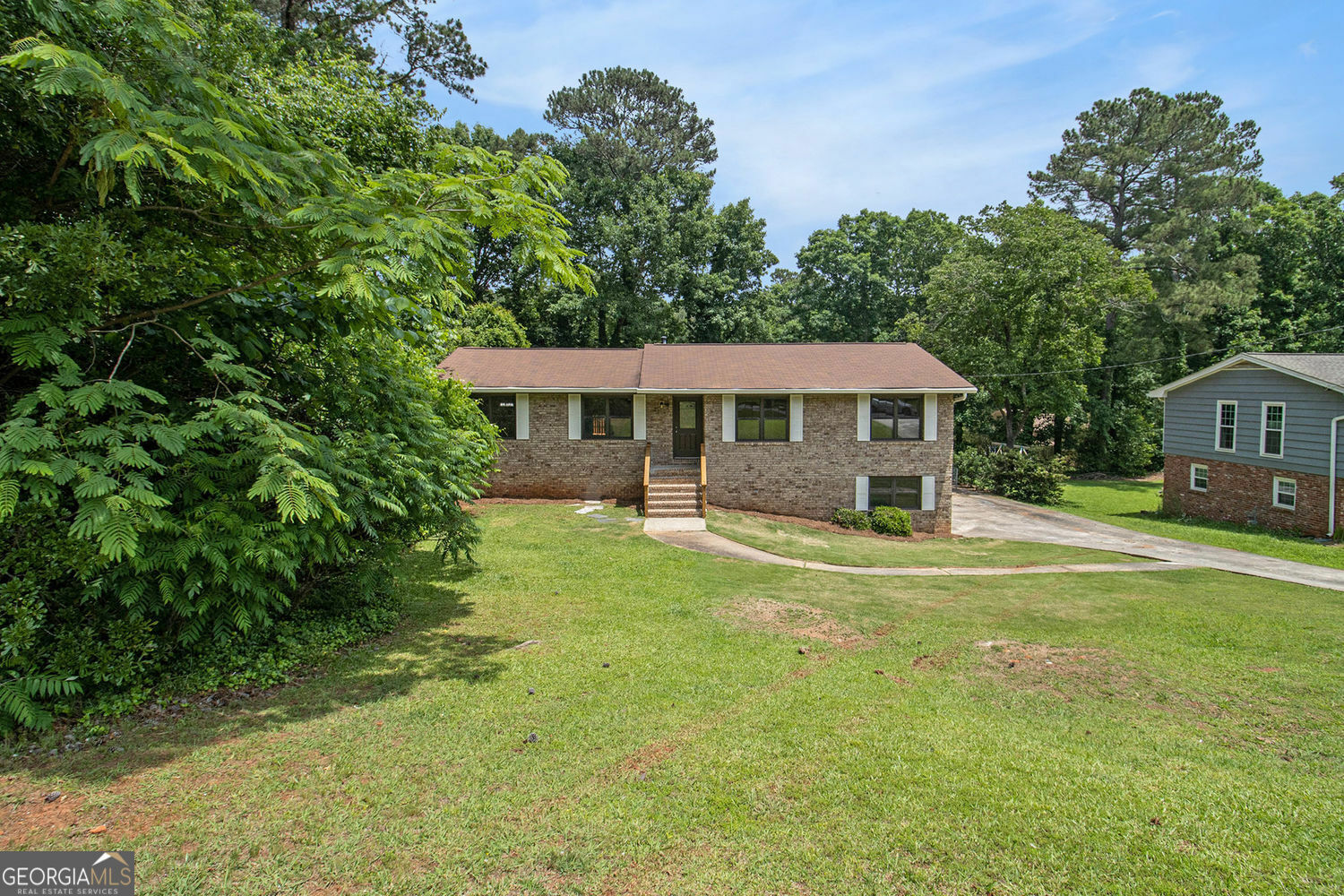Property Photo: 530 Village Green Court SW GA 30047