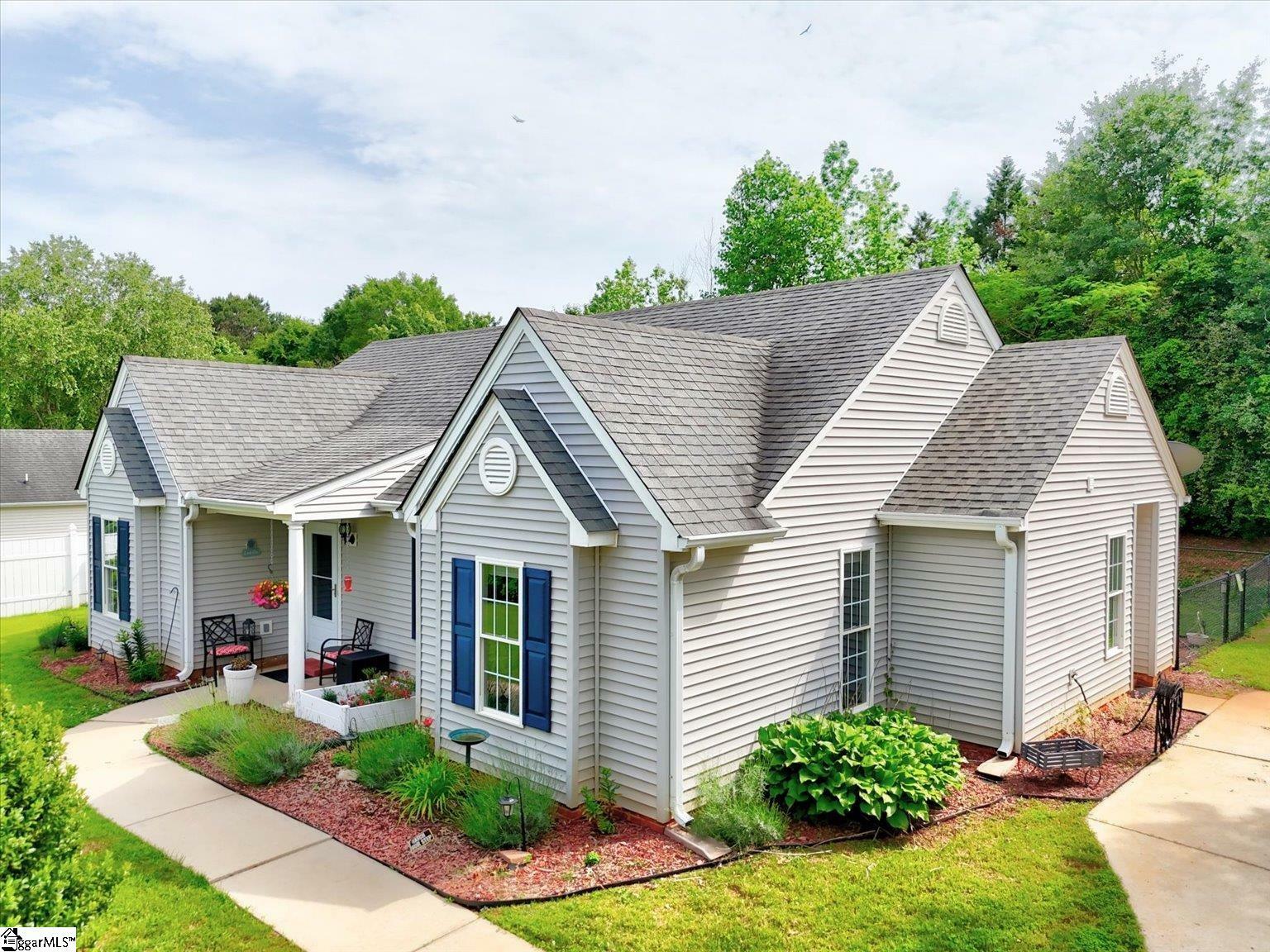 Property Photo: 205 Willow Leaf Drive SC 29672