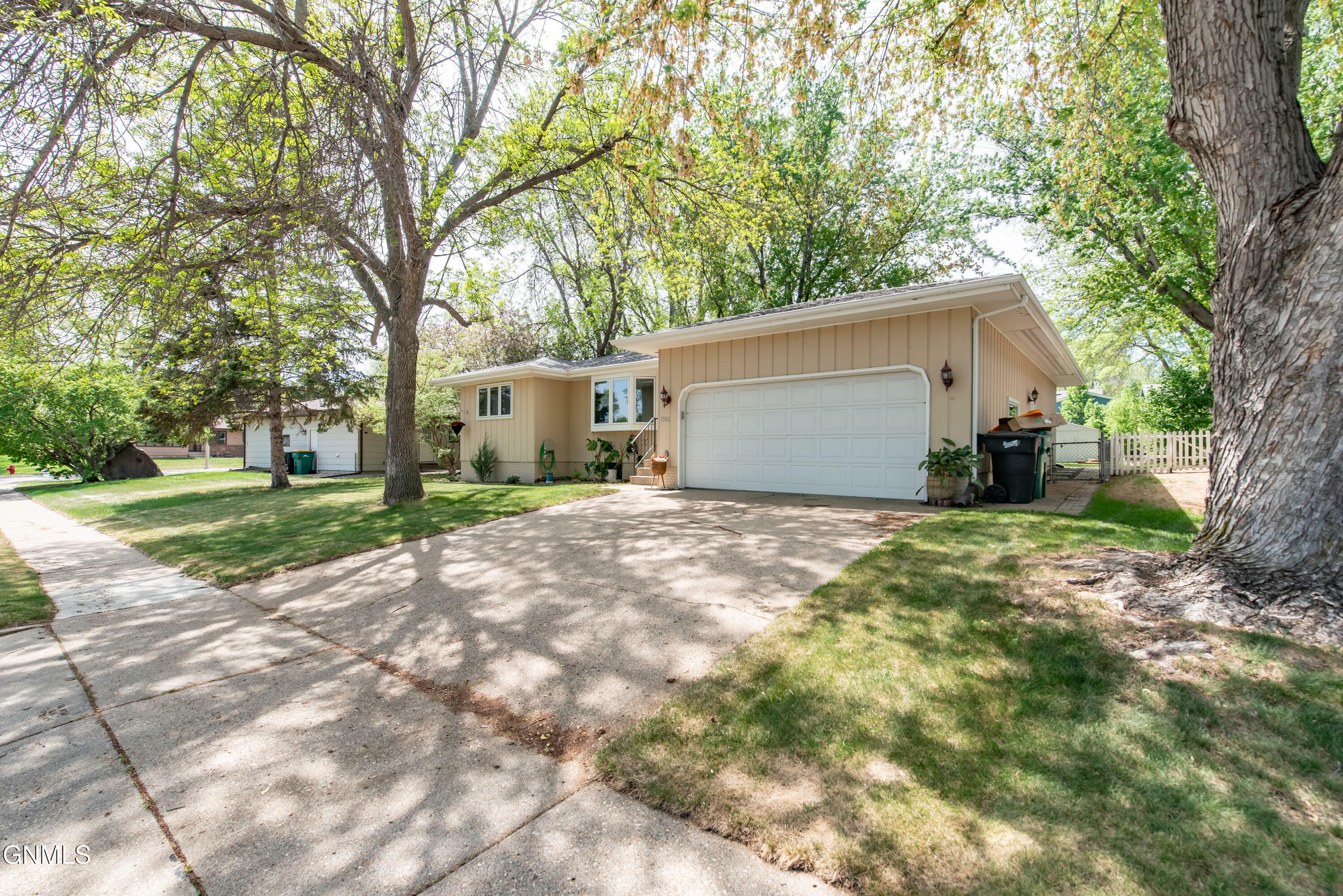 Property Photo: 1906 20th Street ND 58501