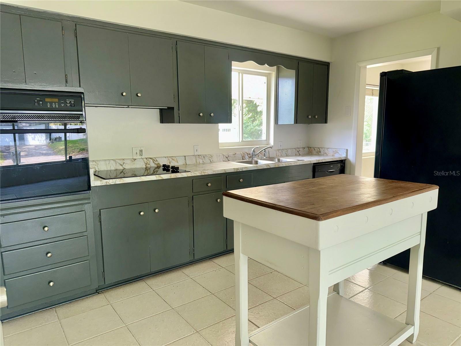 Property Photo: 1326 Edmundshire Lane FL 32806