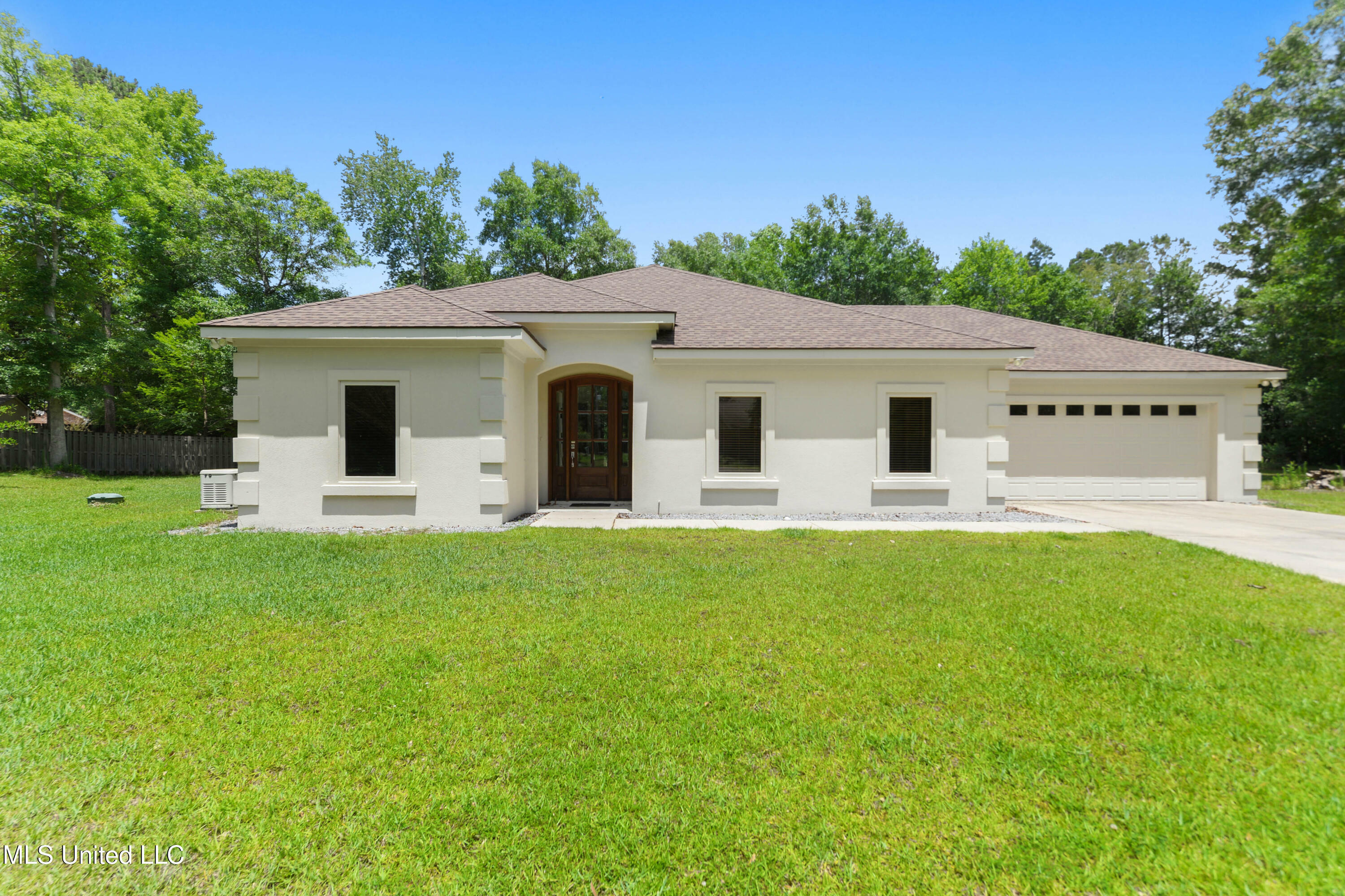 Property Photo: 648 Iona Court MS 39525