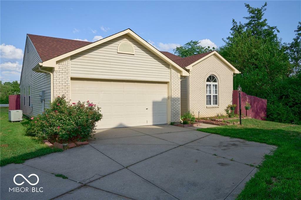 1363 Briar Meadow Court  Indianapolis IN 46217 photo